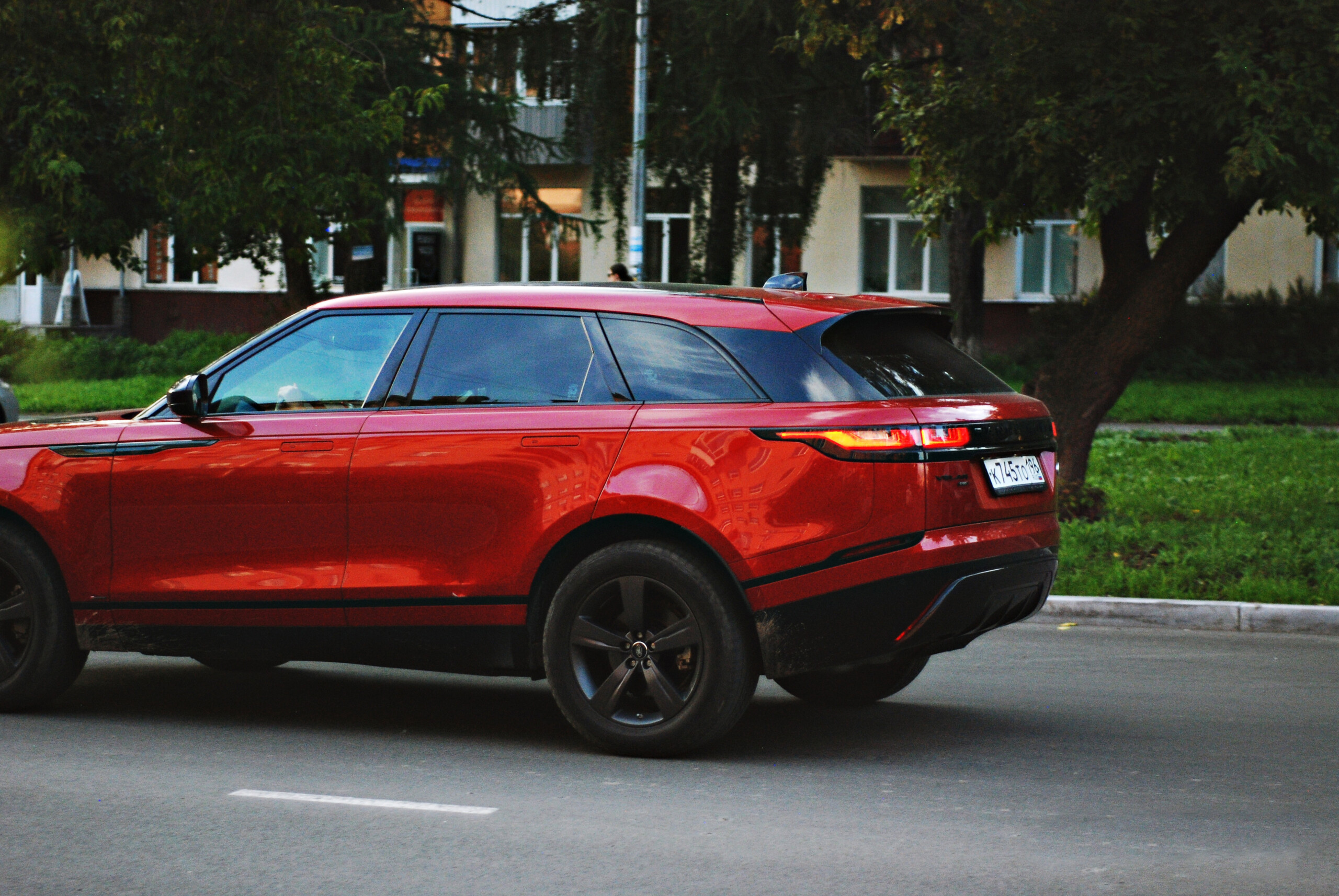 Москва и Петербург лидируют по числу «выгодных» авто с пробегом, а спрос на новые машины в России падает