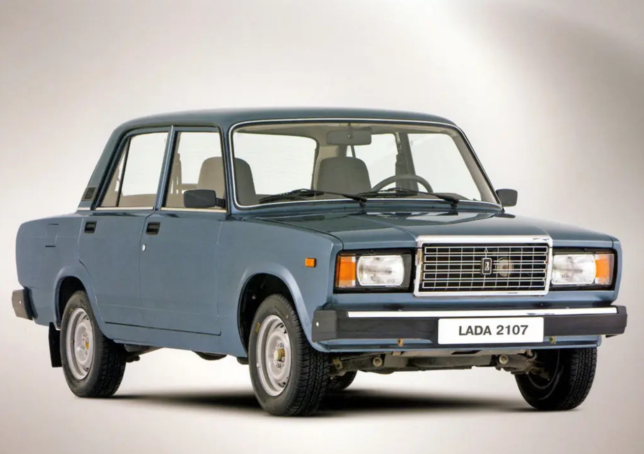 Аналитик "разнес" ВАЗ-2107, назвав его главные недостатки: седан не ...