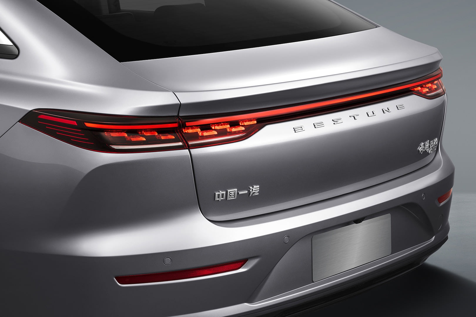 Слухи об уходе Bestune и Dongfeng из РФ опровергли: сервис и поставки запчастей сохранятся, дилерскую сеть расширят