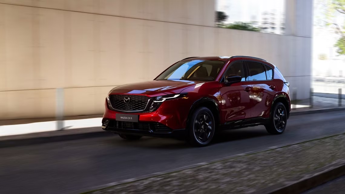 Mazda CX-5 неожиданно ворвался в топ-10 продаж в РФ: почти все кроссоверы оказались китайской сборки