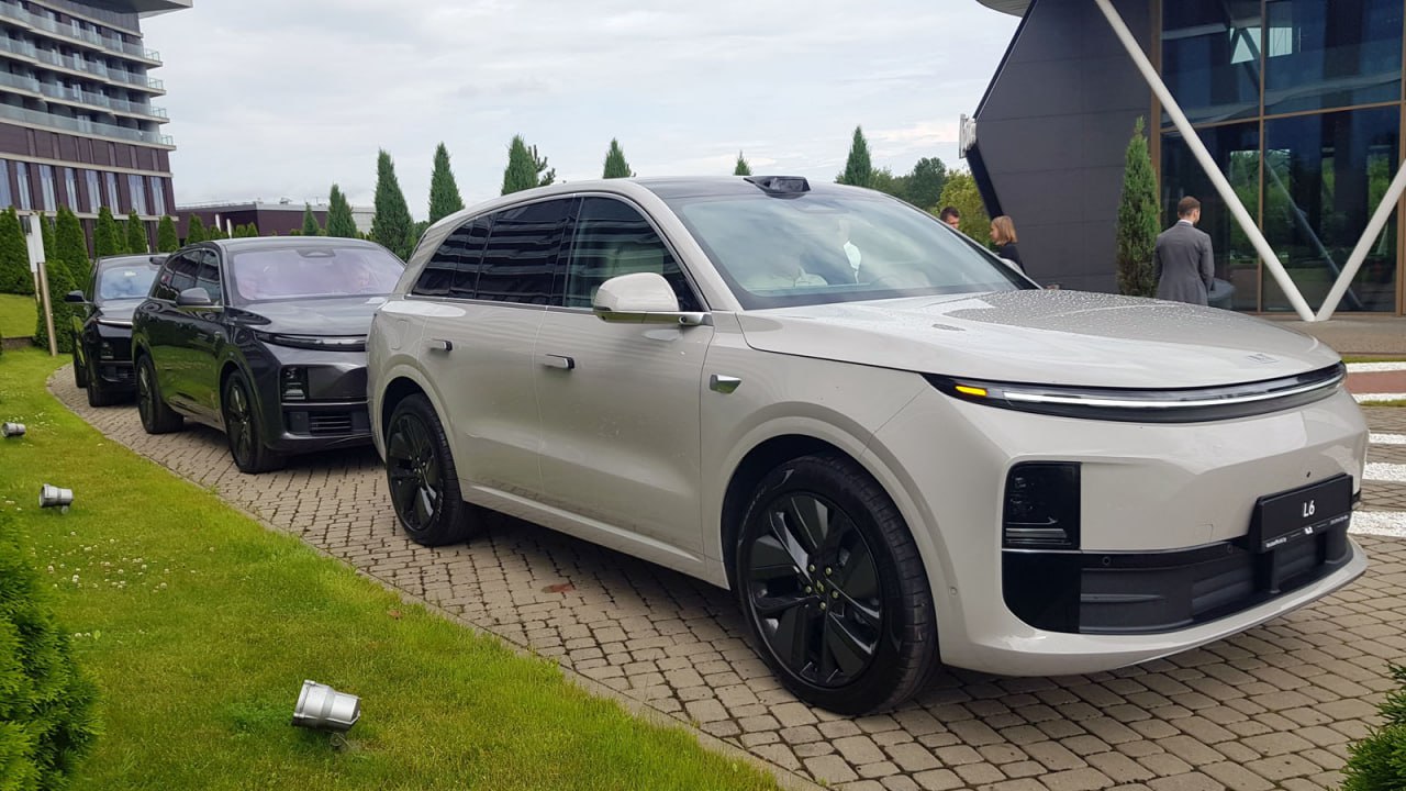Li Auto официально вышла на рынок Беларуси: названы цены на новые кроссоверы и анонсирован премиум-минивэн Mega