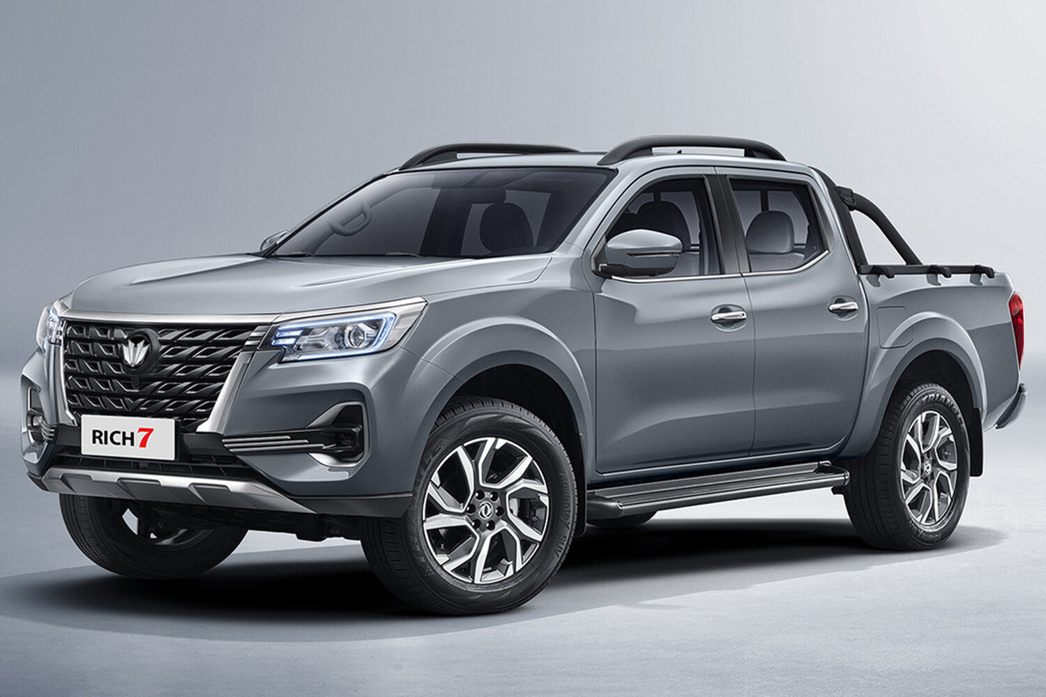 События дня: новые автомобили для России, Changan вышел на рынок Белоруссии, для чего нужны светофоры с крестом