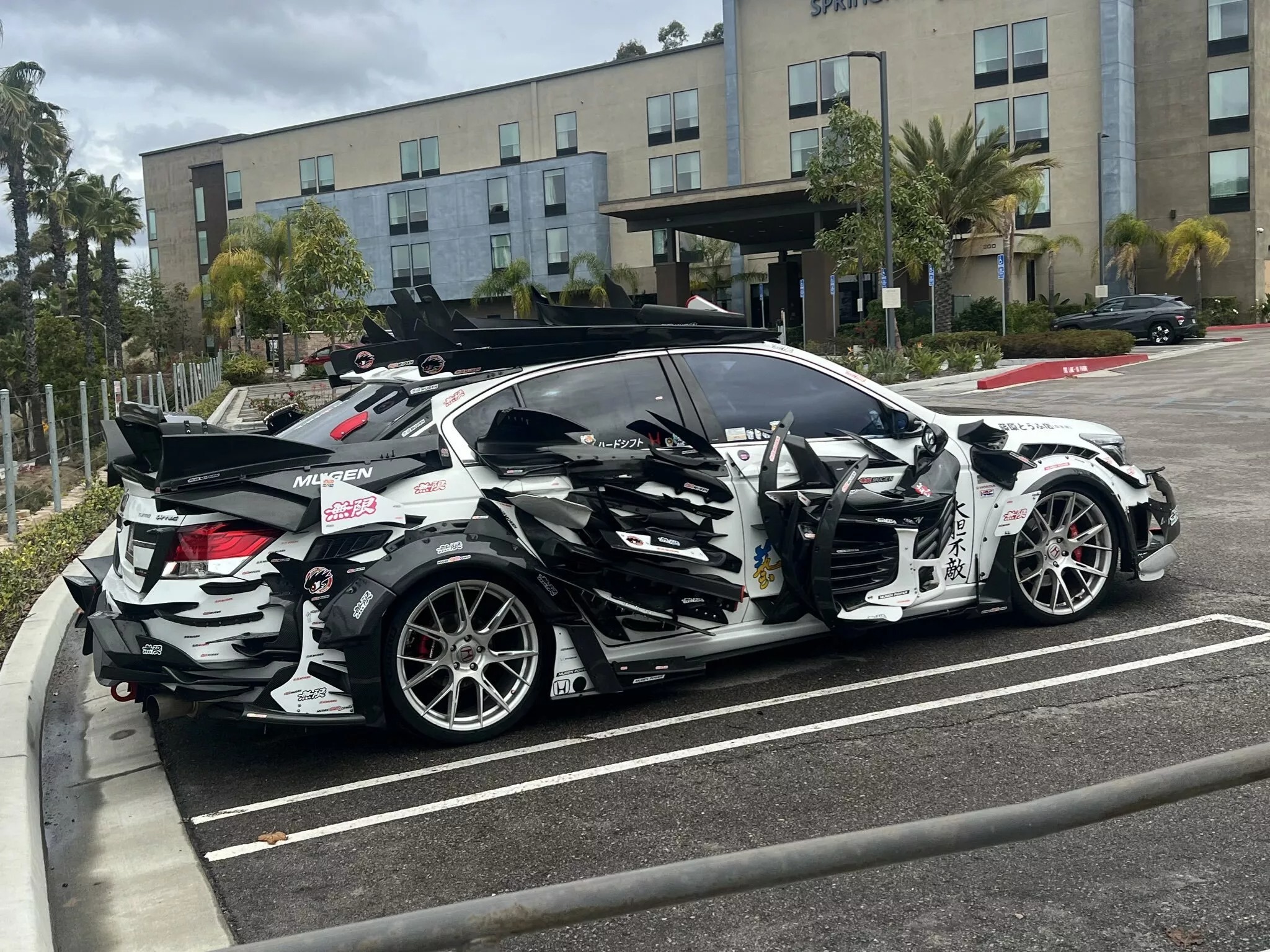 Honda Accord из Аризоны обросла карбоновыми крыльями и превратилась в авто-франкенштейна