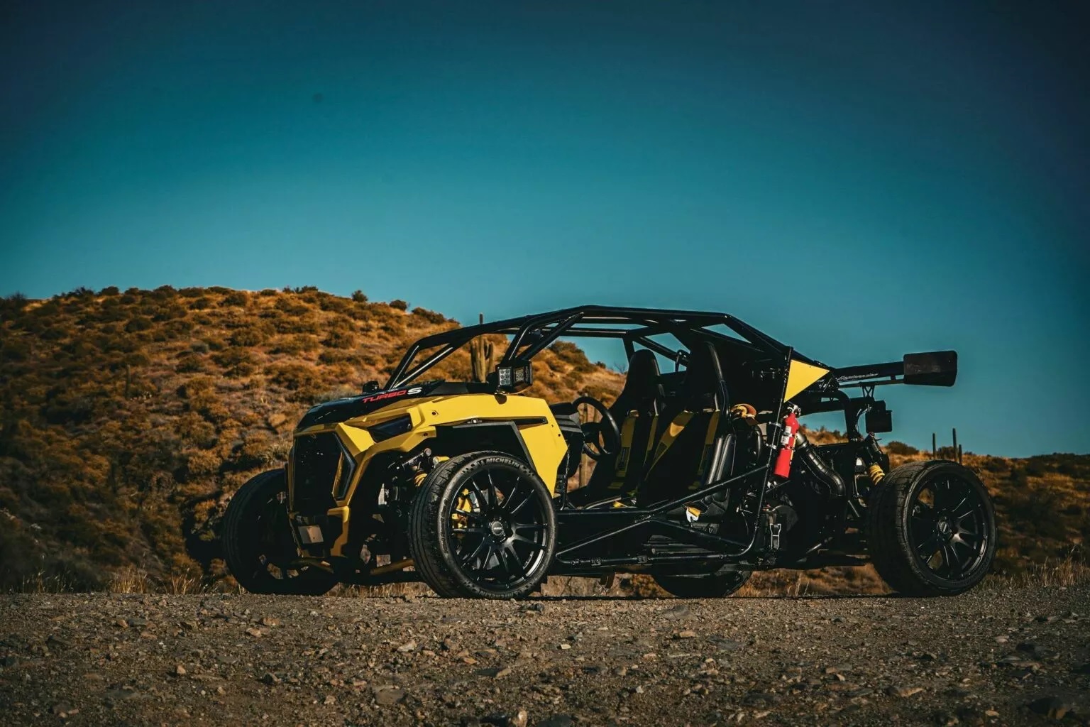 Уникальный Polaris RZR с деталями Porsche и Audi: секретный внедорожник для дрифта выставили на аукцион