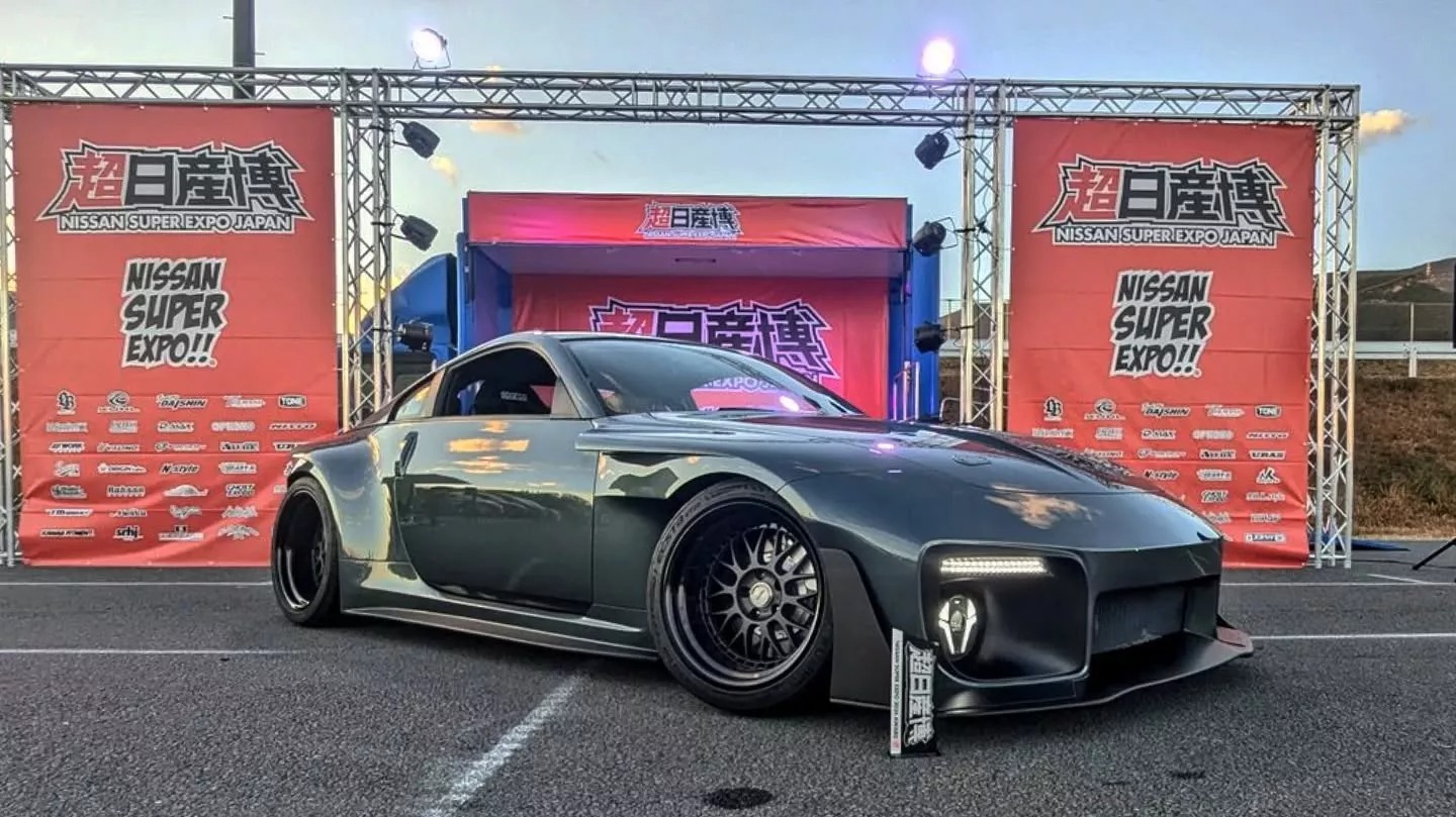 Nissan 350Z превратили в уникальный гибрид Porsche 911 Slantnose: японский кастом получил награду за индивидуальность