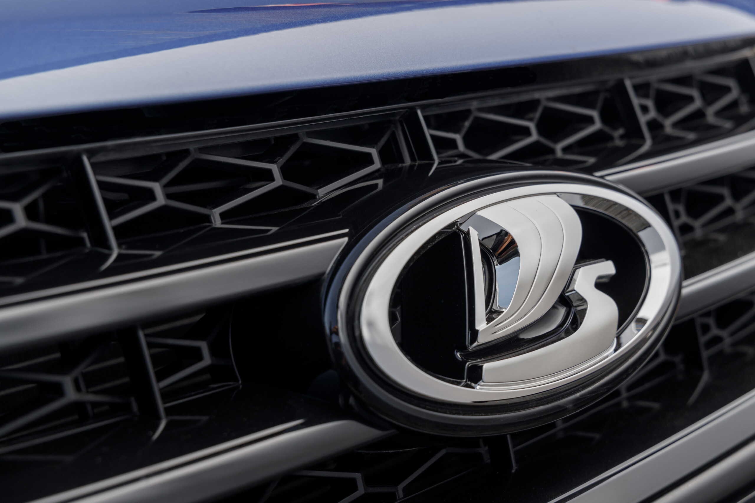 Глава АвтоВАЗа Соколов: Lada удержала 25% рынка РФ в 2025 году, продажи легковушек ожидаются на уровне 1,4 млн