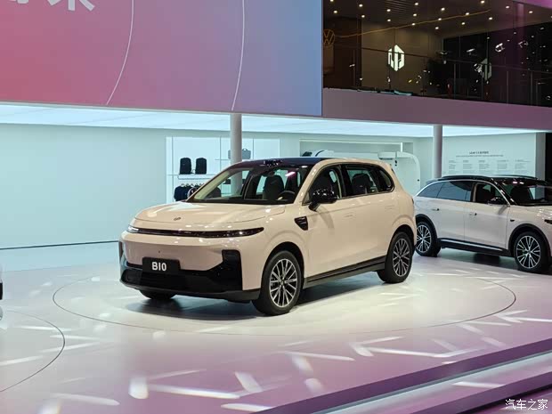 Leapmotor B10 дебютировал в Чэнду: электрокроссовер с запасом хода до 600 км и эксклюзивным цветом Morgan pink