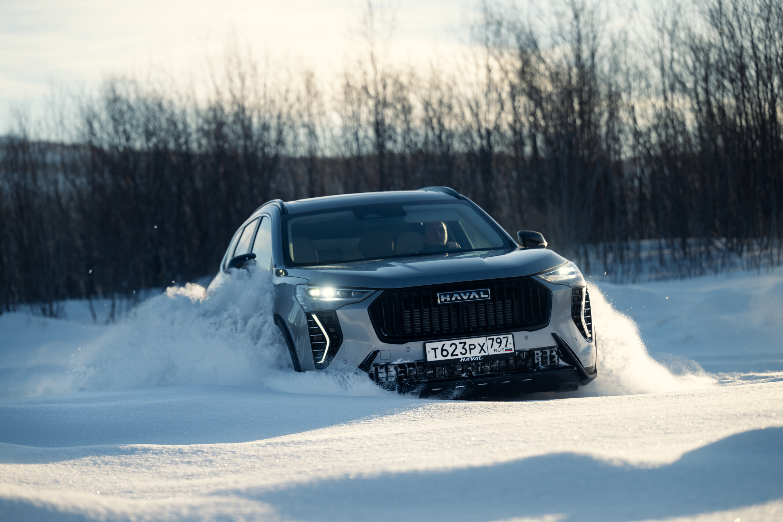 Питерский авторынок теряет обороты: продажи новых машин рухнули на 28%, но Haval и LADA держат лидерство