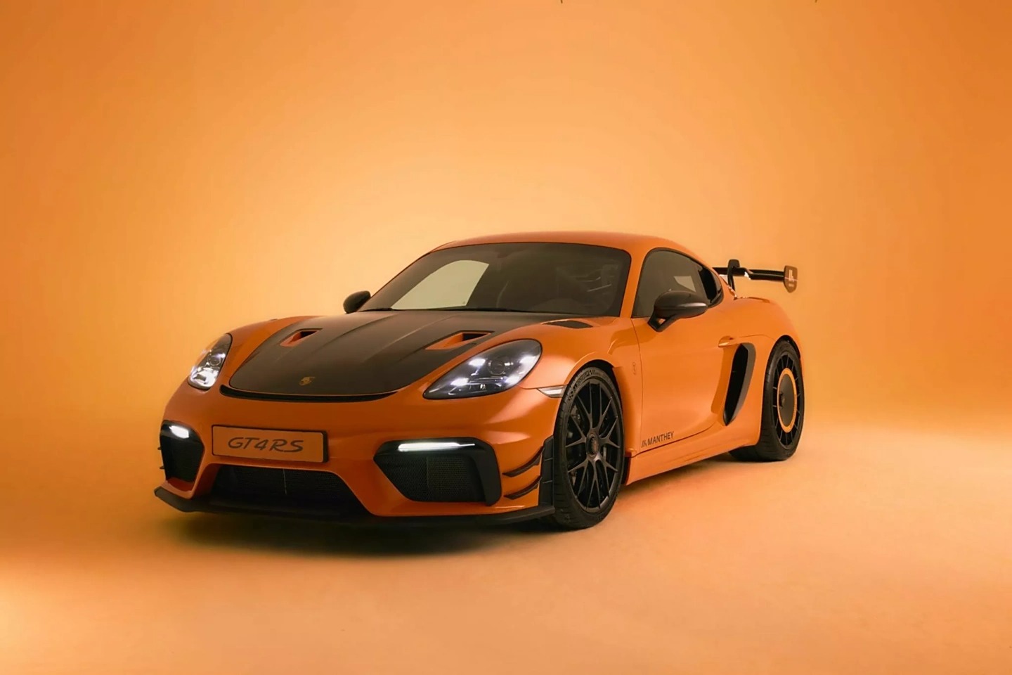 Porsche 718 Cayman GT4 RS «Тюльпан»: единственный в мире спорткар в оранжево-розовом цвете и гоночным обвесом