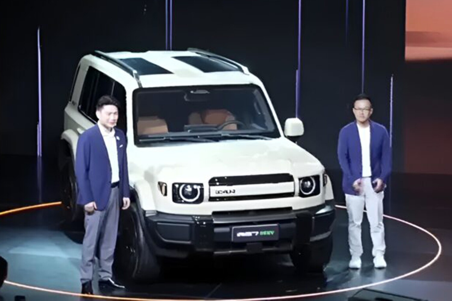 Chery представила гигантский гибридный iCAR V27 мощнее Land Cruiser: запас хода 200 км и цена от 2,2 млн рублей