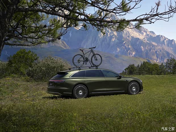 Stelato S9T: первый электрокар с логотипом Universal Star и Huawei ADS 4 дебютировал с дверями-жестами