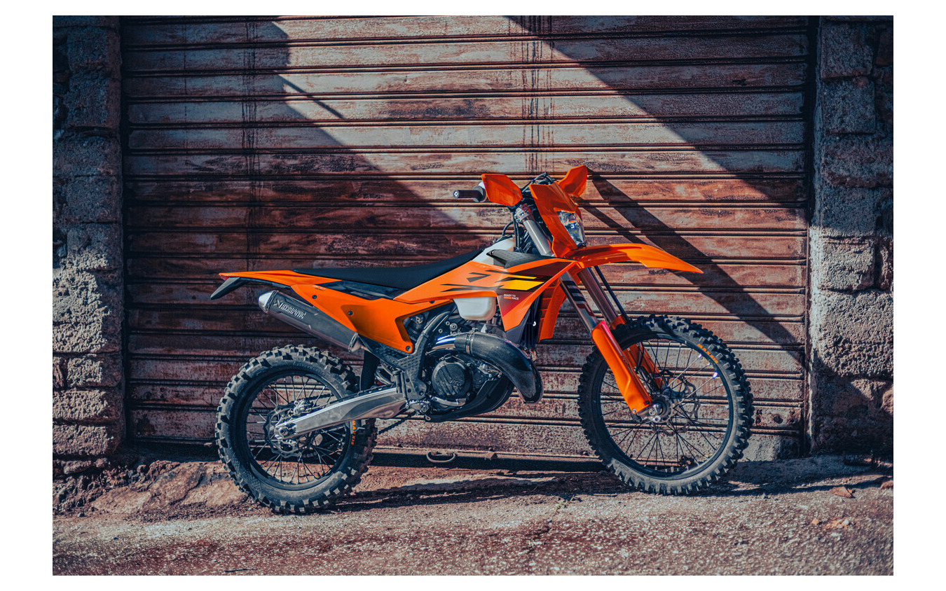 KTM представила обновлённые эндуро 2026 года: легче, технологичнее и с новым именем для двухтактников