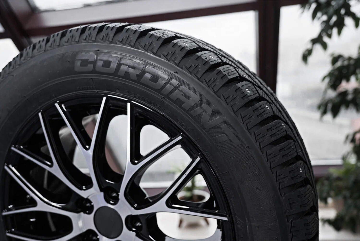 Cordiant Sno-Max 7000: новые шипованные шины для суровой зимы на фоне падения производства в РФ