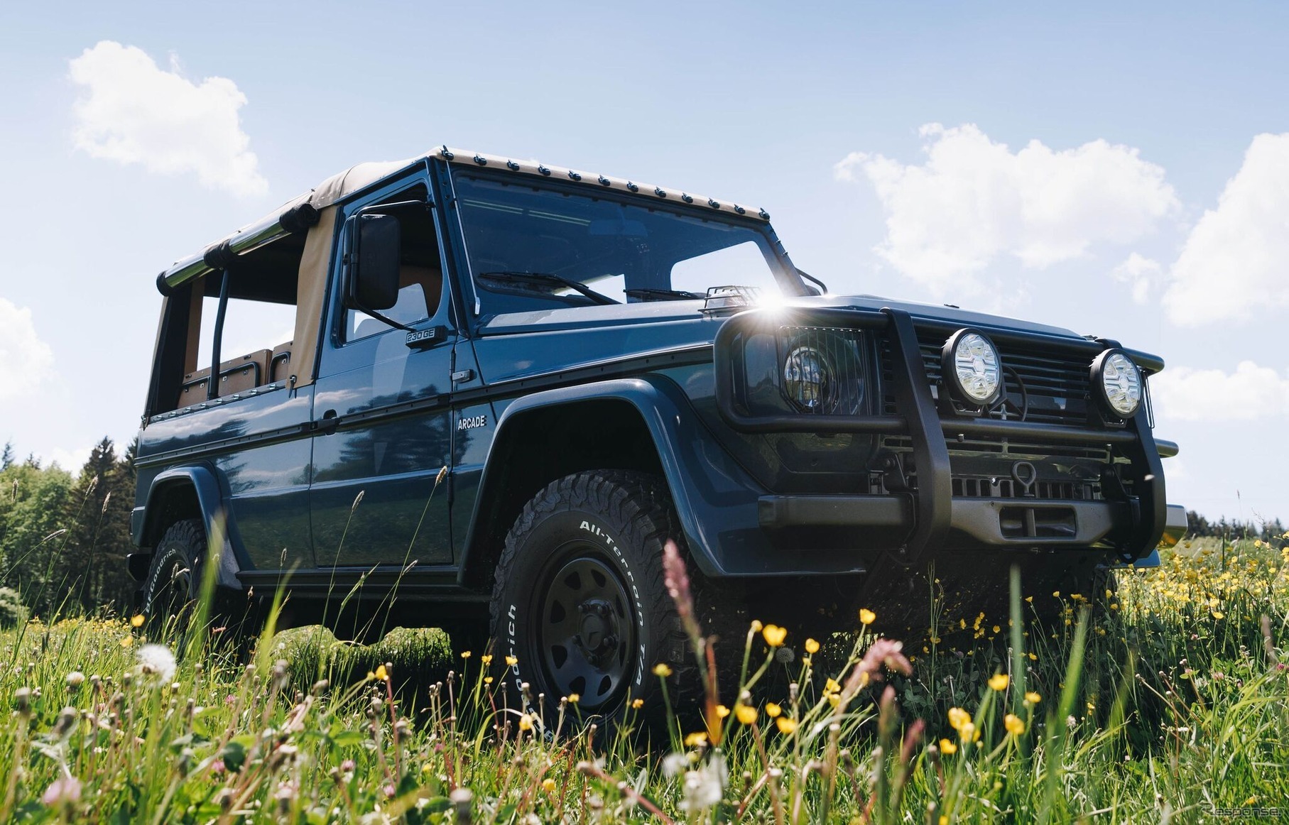 Уникальный Mercedes-Benz 230GE от Arcade Cars: военный внедорожник превратили в роскошный шоу-кар для Pebble Beach 2025