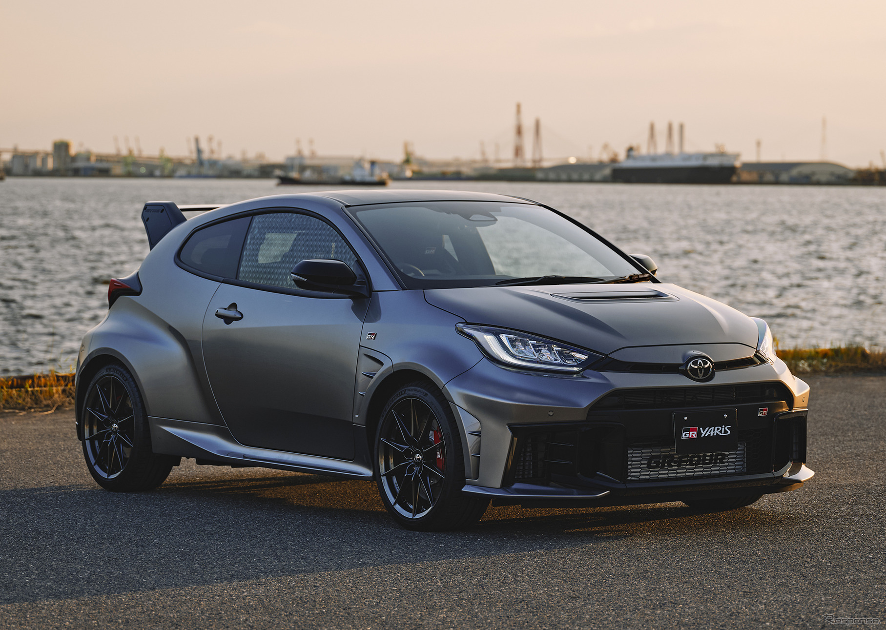 Toyota GR Yaris получил экстремальный аэропакет с опытом автоспорта и капотом с воздуховодами