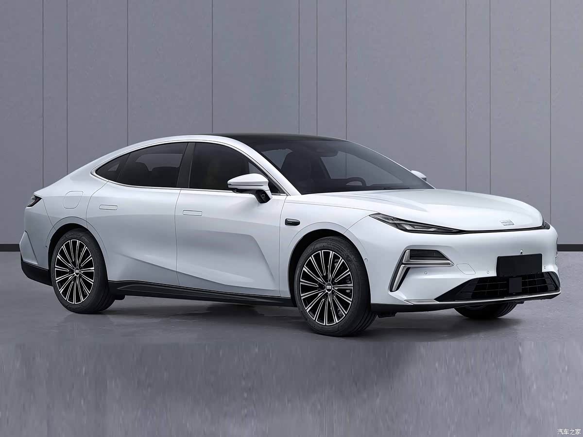 Geely Galaxy 8 получил запас хода до 690 км и безрамные двери: раскрыты все параметры новинки