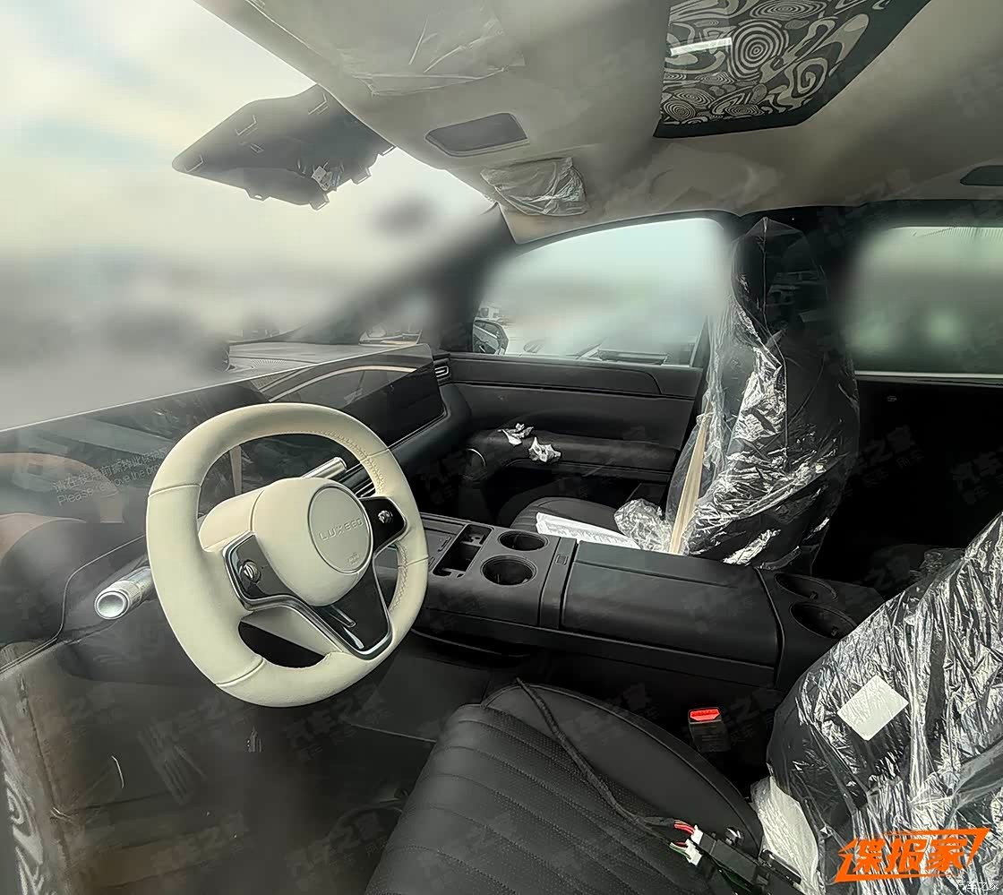 «Шпионские» фото показали салон нового Luxeed MPV: огромный экран, сенсор для задних пассажиров и два типа мощности