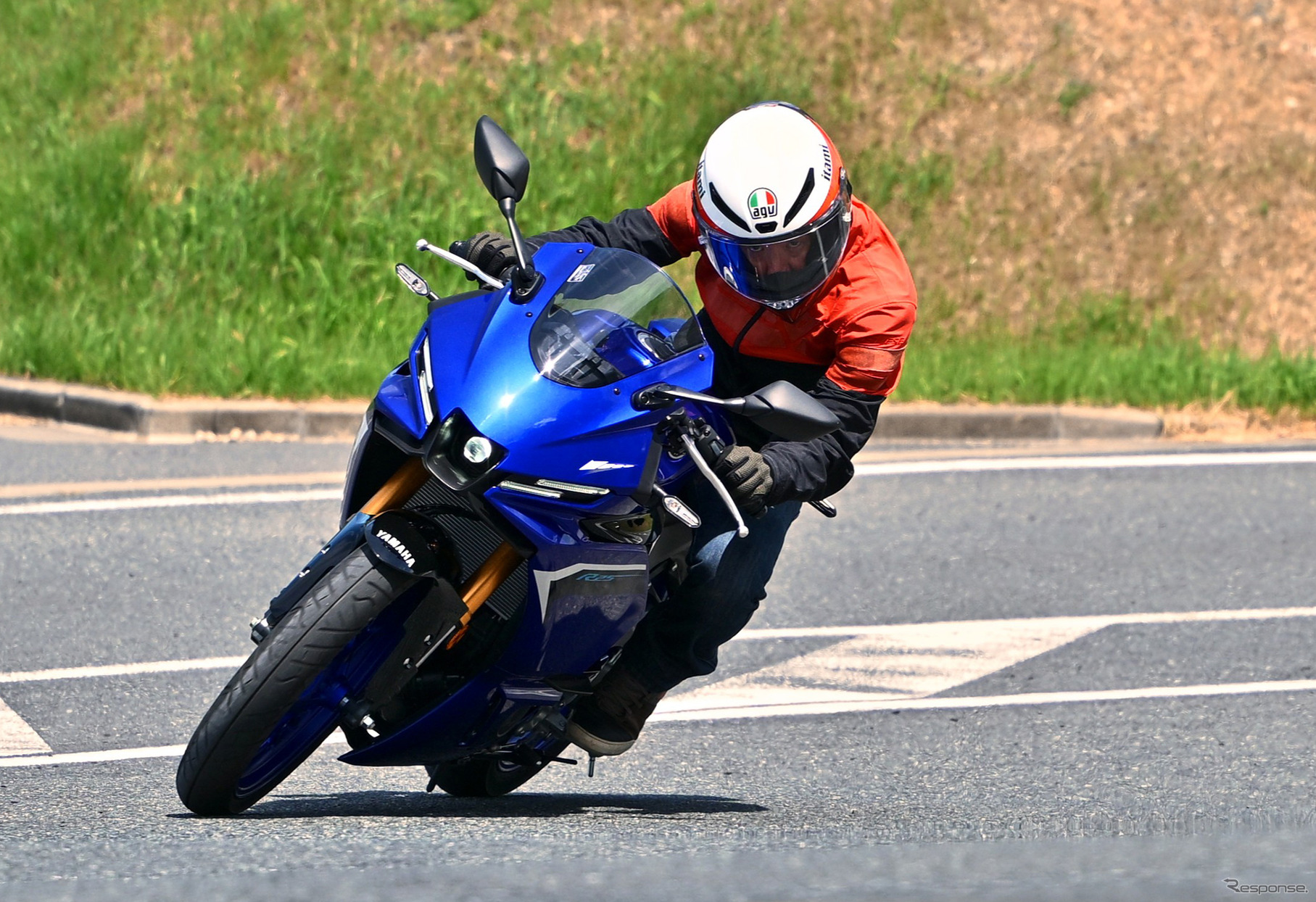 Yamaha YZF-R25 2026: новый облик, свежие технологии и максимум драйва на каждый день. Тест-драйв