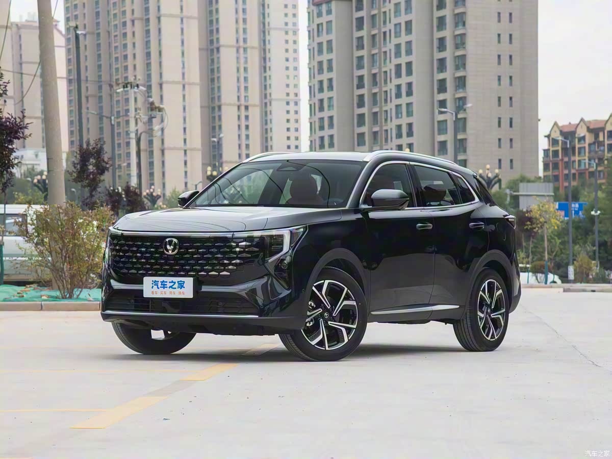 Changan CS55 PLUS нового поколения получил «звездную» решетку, автопилот Tianshu и запас хода 1000 км