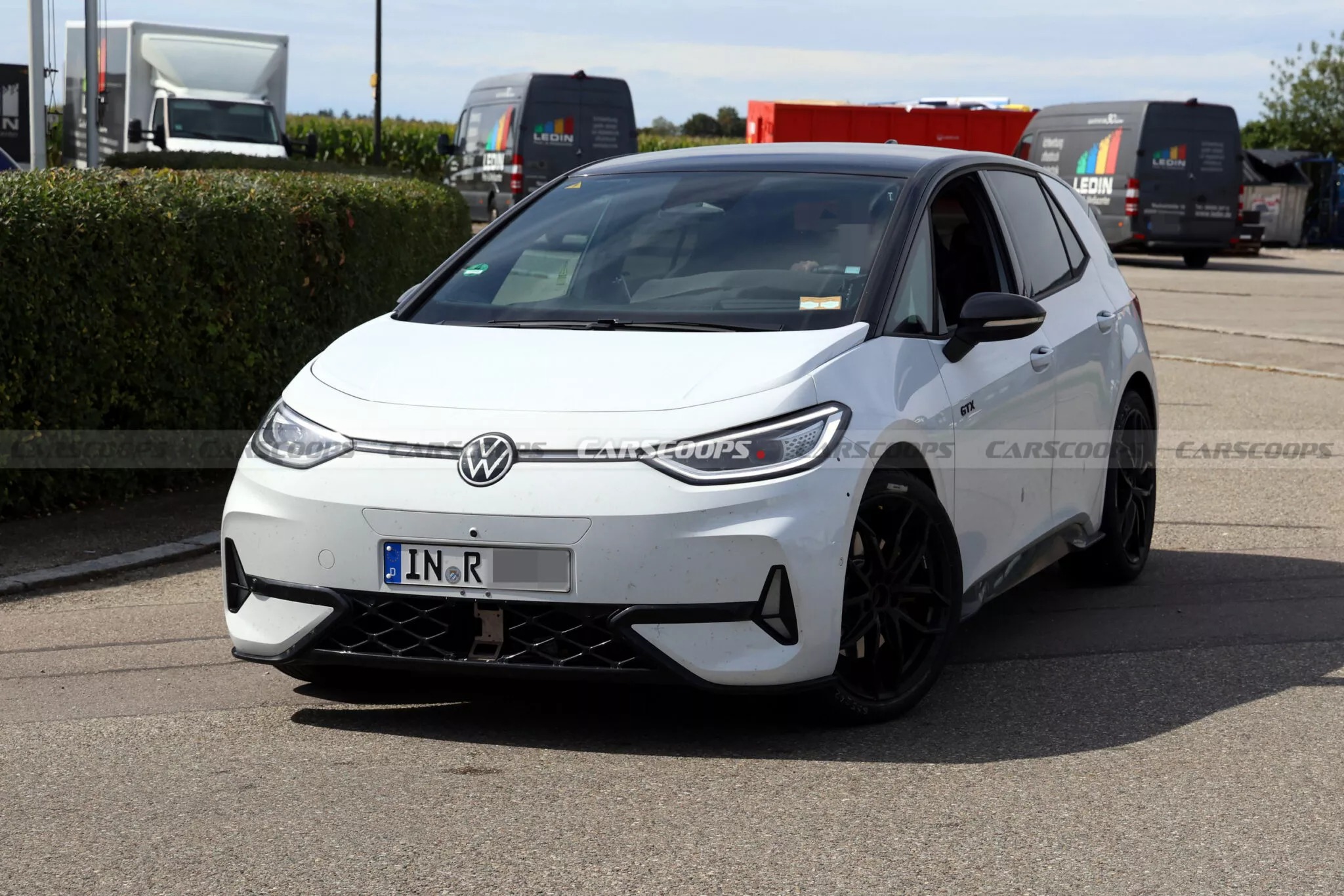 Первый электромобиль Audi начального уровня засняли на тестах: дебют уже в 2026 году