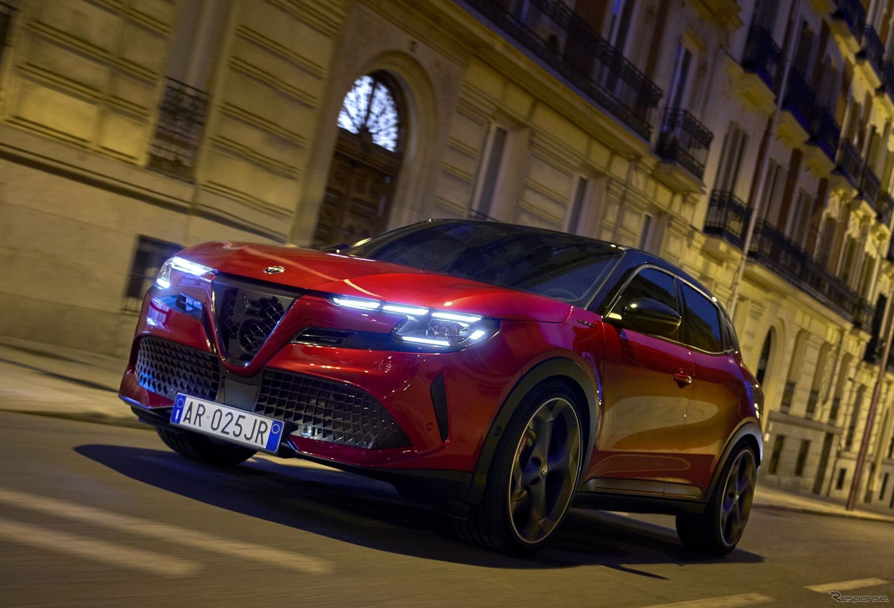 Alfa Romeo Junior 2026: старт приема заказов в Европе, электромоторы, полный привод и спортпакет для юниоров