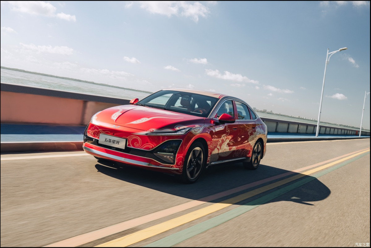 Wuling Xingguang в красном: старт продаж, «семикратный подарок» и запас хода до 610 км