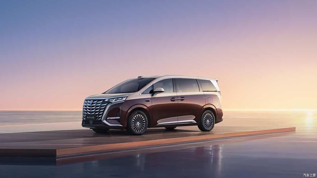 Премиальный Denza D9 2026: двухцветный кузов Lingyun, 10 экранов и до 96 500 юаней бонусов для покупателей