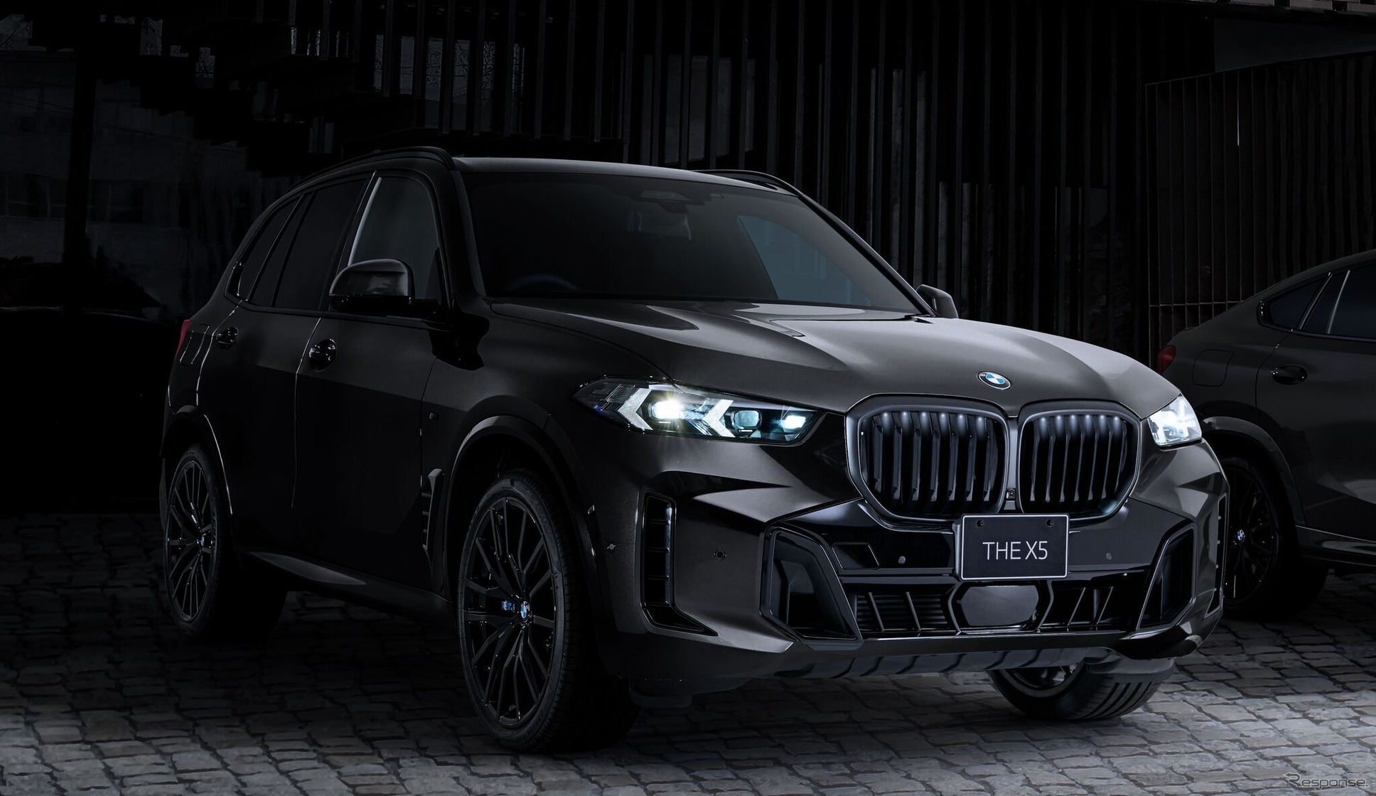 В Японии стартовали заказы на лимитированный BMW X5 Edition Shadow: всего 120 «черных» кроссоверов