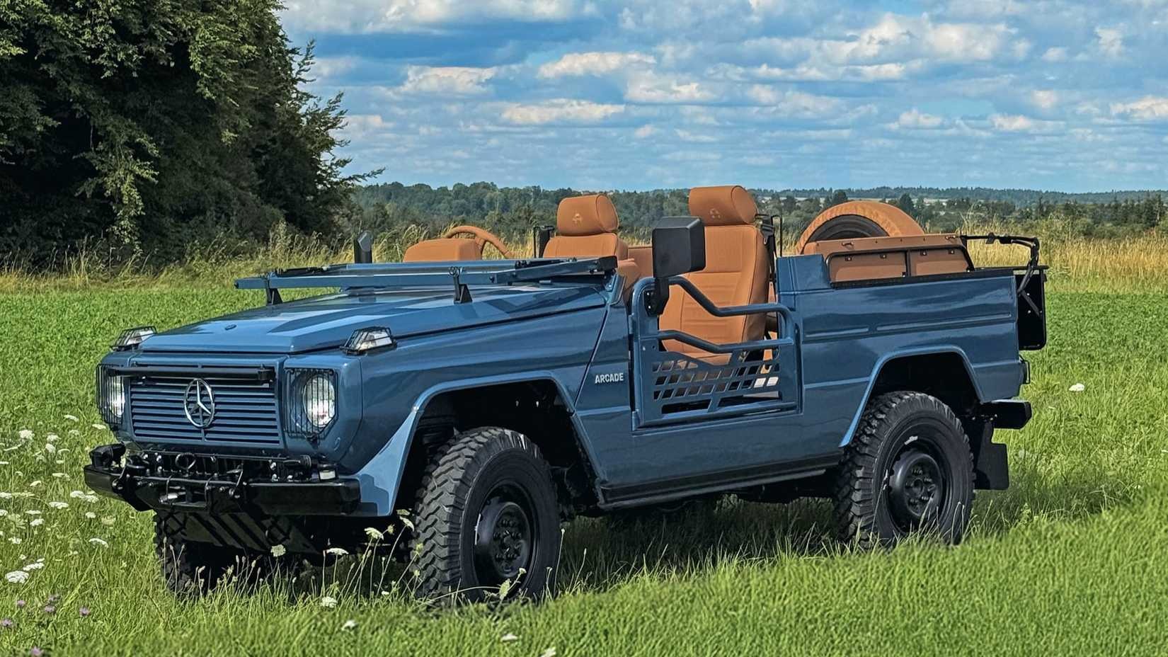 Arcade Cars превратила редкий десантируемый Mercedes 240 GD для армии Сингапура в роскошный рестомод