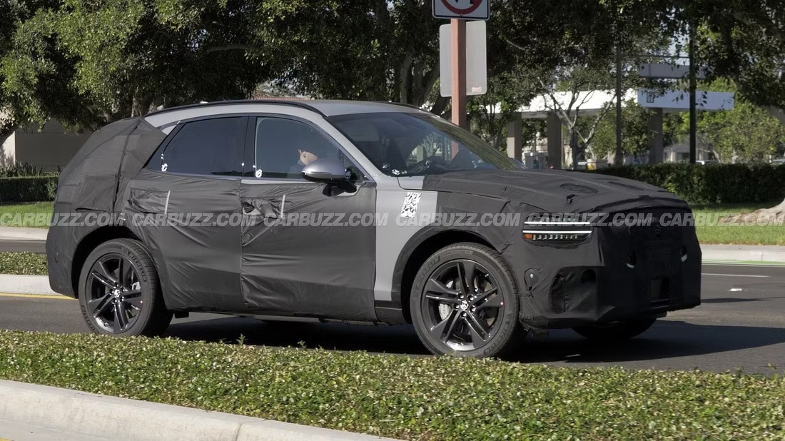 Genesis GV70 ERV: роскошный кроссовер получил гибридную силовую установку и двойной люк заправки