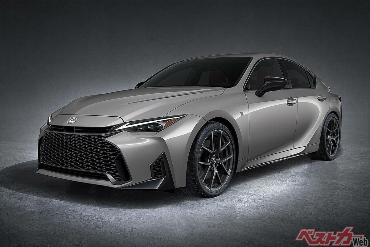 Lexus IS нового поколения: спортивный седан с «умным» рулем и кованым бамбуком готовится к старту в 2026 году