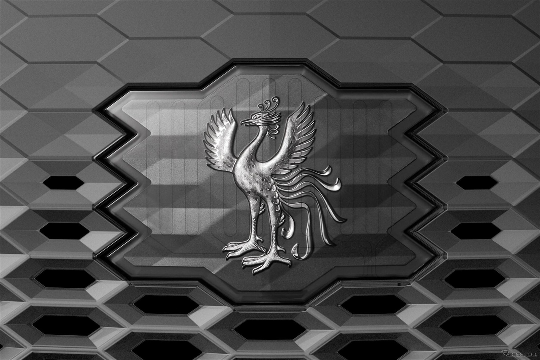 Toyota показала купе Century и 6-колесный минивэн Lexus LS: новая стратегия брендов и неожиданные премьеры