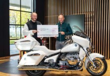 Уникальный BMW R 18 Trans-Continental с автографом Папы Льва XIV ушёл с молотка за 13 млн евро