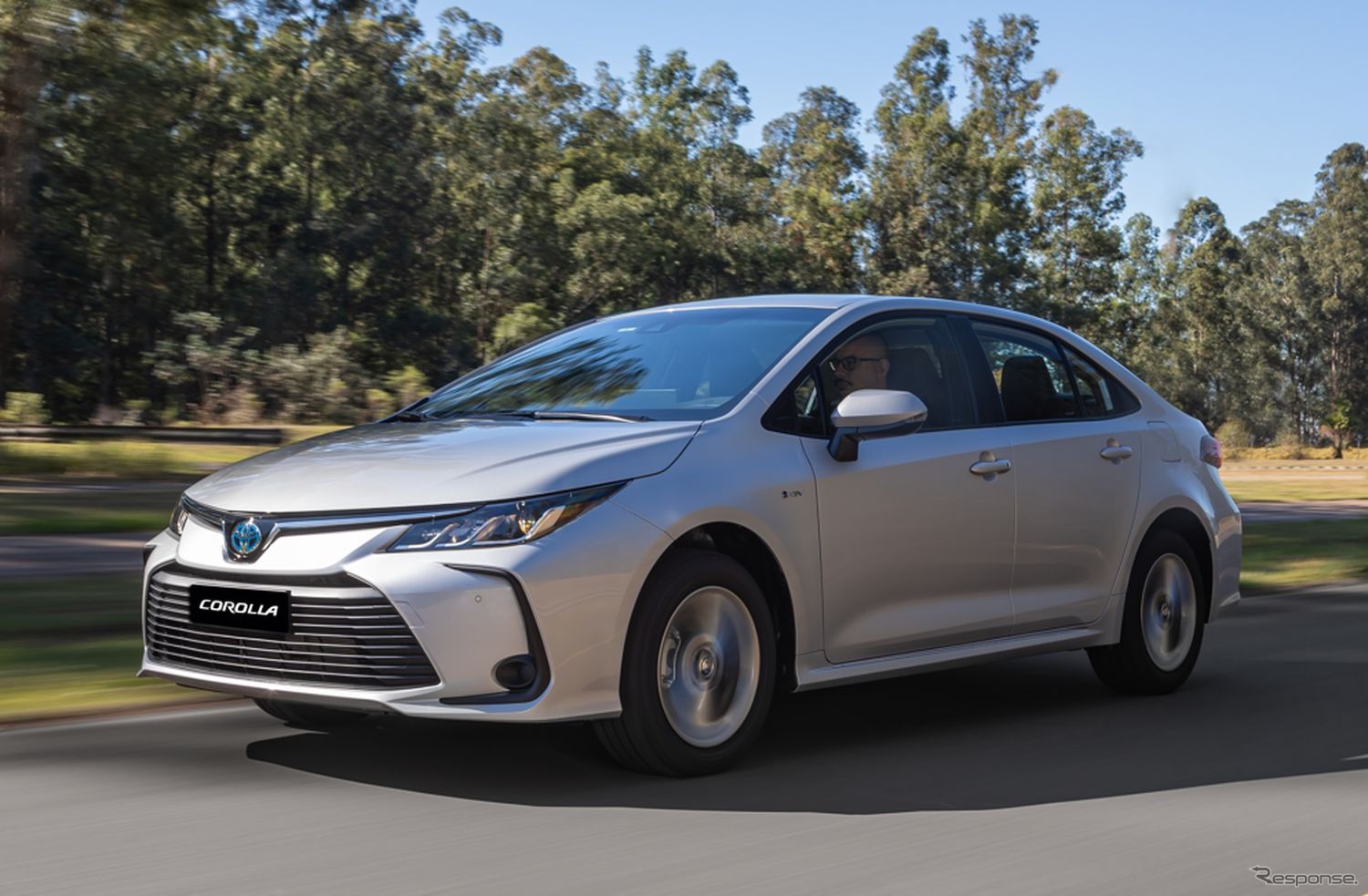 Toyota Corolla GLi Hybrid с уникальной flex-гибридной системой и 10-летней гарантией дебютировала в Бразилии