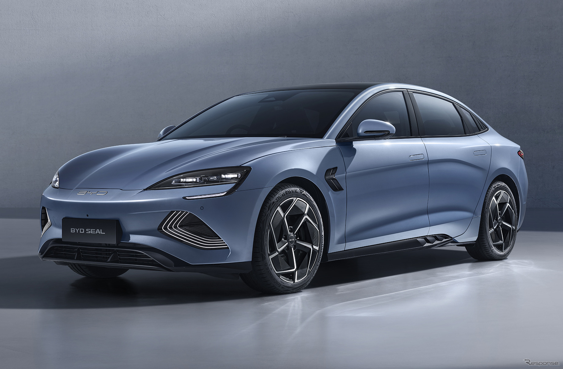 BYD второй месяц подряд теряет темпы: продажи падают год к году, но ставят новый рекорд