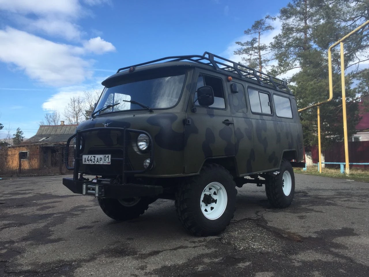 Снаружи — УАЗ Буханка, а внутри лучше любого импортного авто: мужик удивил инженеров