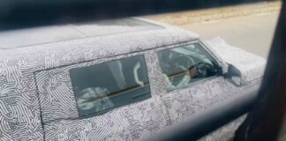 Mahindra готовит к дебюту внедорожник Vision S с панорамной крышей и цифровой панелью: первые детали интерьера раскрыты