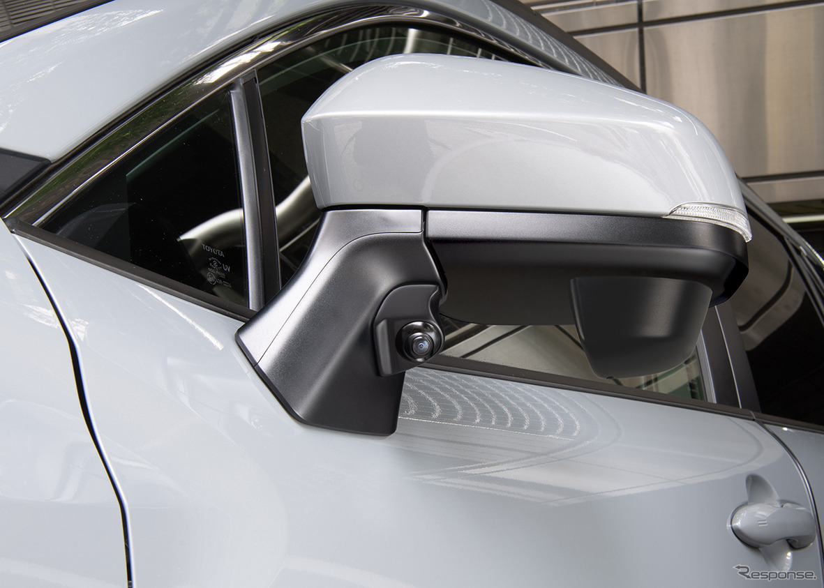 Toyota Corolla Cross получила комплект боковых камер SCK: безопасные повороты и парковка без «слепых» зон