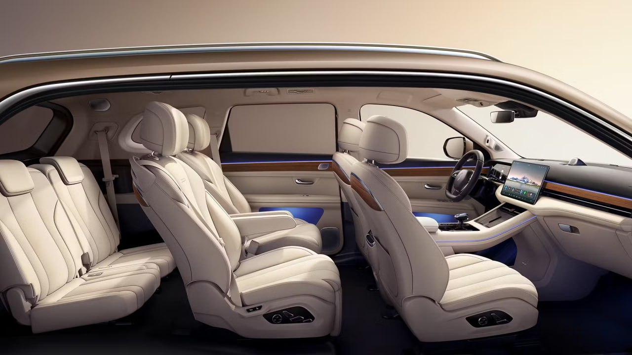 Шестиместные Seres M7 исчезли с рынка РФ: дилеры делают ставку на 5-местные версии