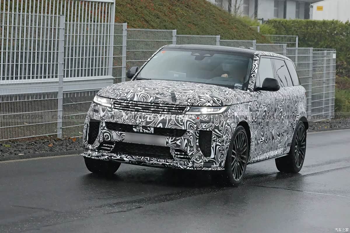Новый Range Rover Sport SV засветился на «шпионских» фото: центральный выхлоп и свежий дизайн ждут дебюта в 2026