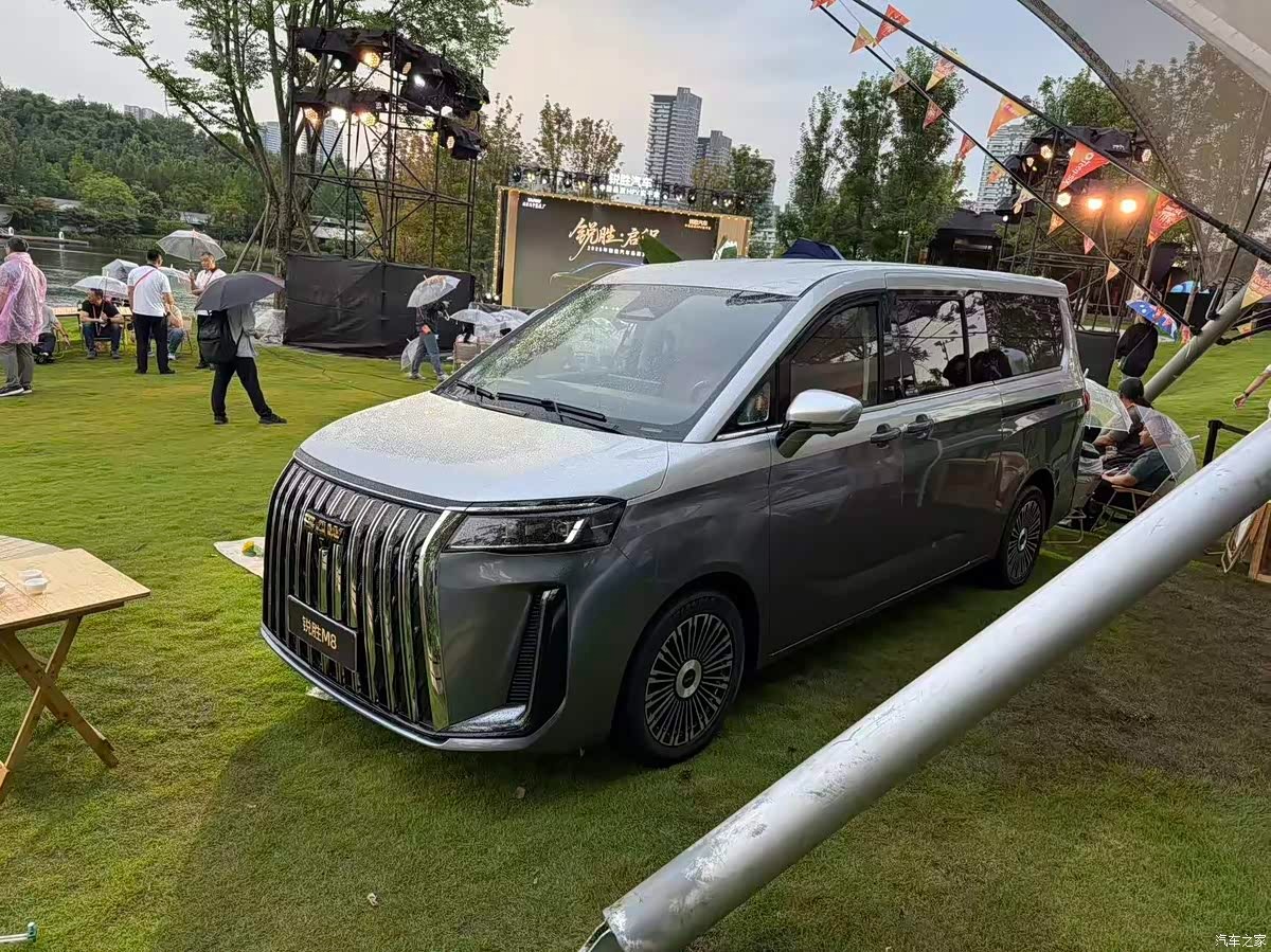 Стартовал предзаказ на новый 7- и 9-местный BAW Ruisheng M8: MPV с атмосферным дизайном и электроприводом