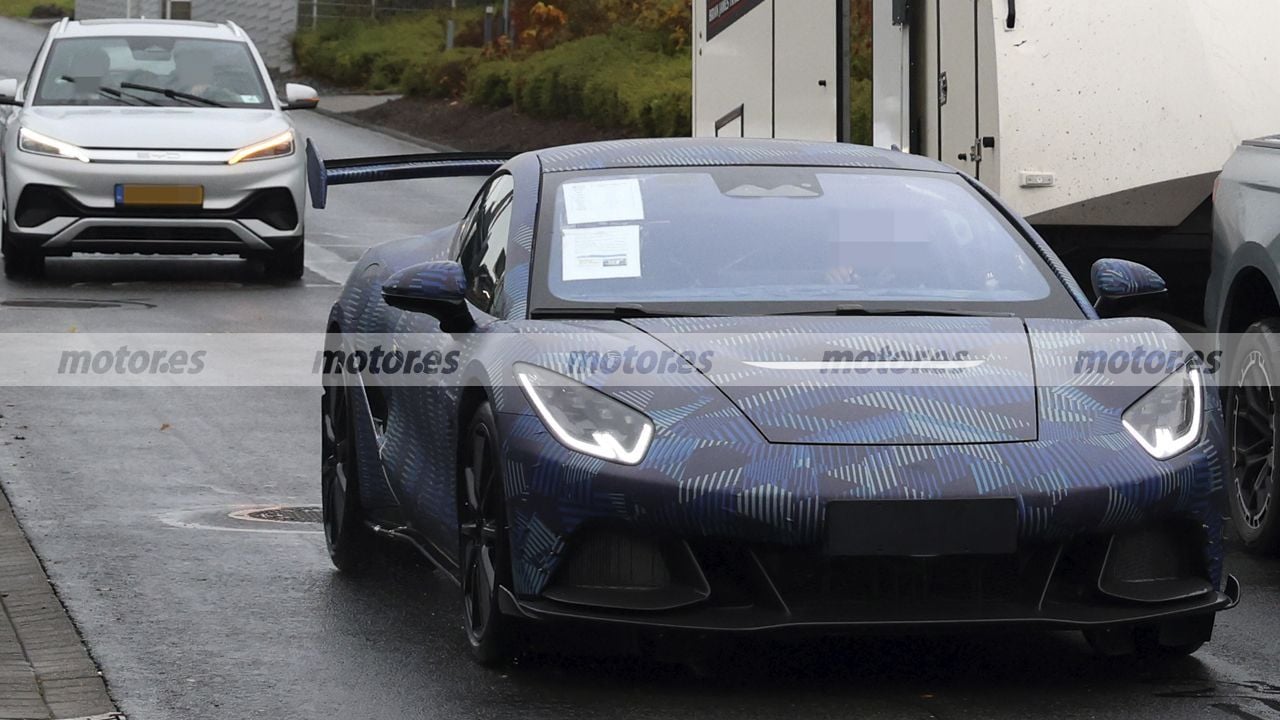 Китайский суперкар Denza Z бросил вызов Porsche 911: первые фото и детали «тысячесильного» конкурента