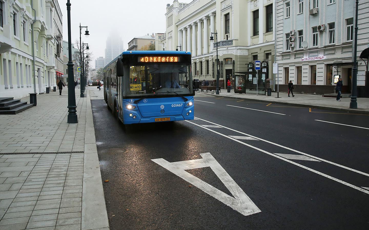 Выделенка под прицелом: кто может ездить по автобусной полосе и как не нарваться на штраф
