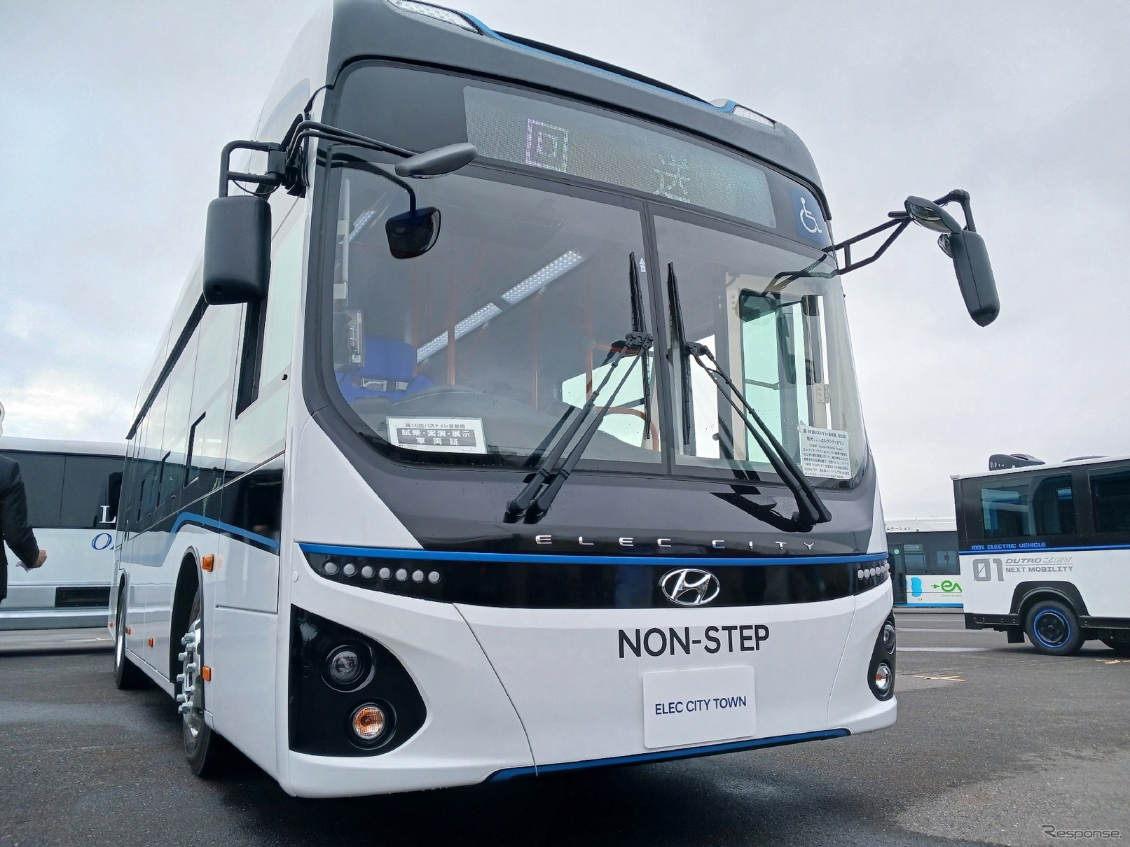 Hyundai показал в Токио электробус ELEC CITY TOWN: тишина, комфорт и зарядка для смартфонов