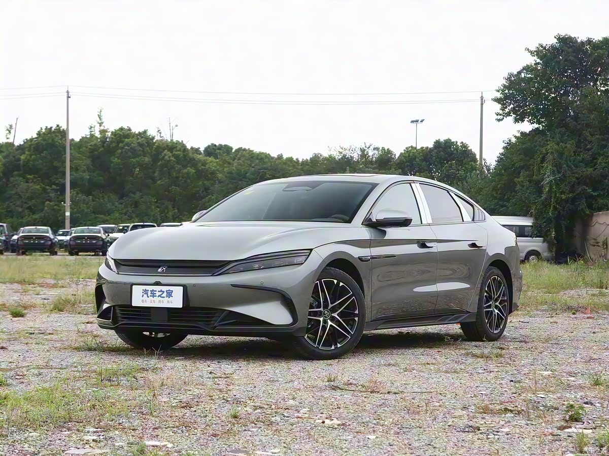 BYD Han обновился: новая версия с запасом хода 635 км, холодильником и «драконьей мордой» выходит 10 октября