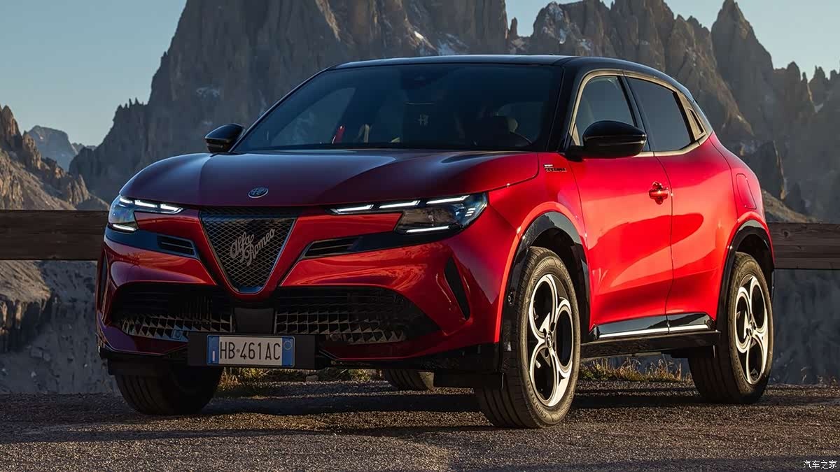 Alfa Romeo Junior Sport Speciale: рестайлинг с эксклюзивным стилем, алькантарой и гибридной силовой установкой