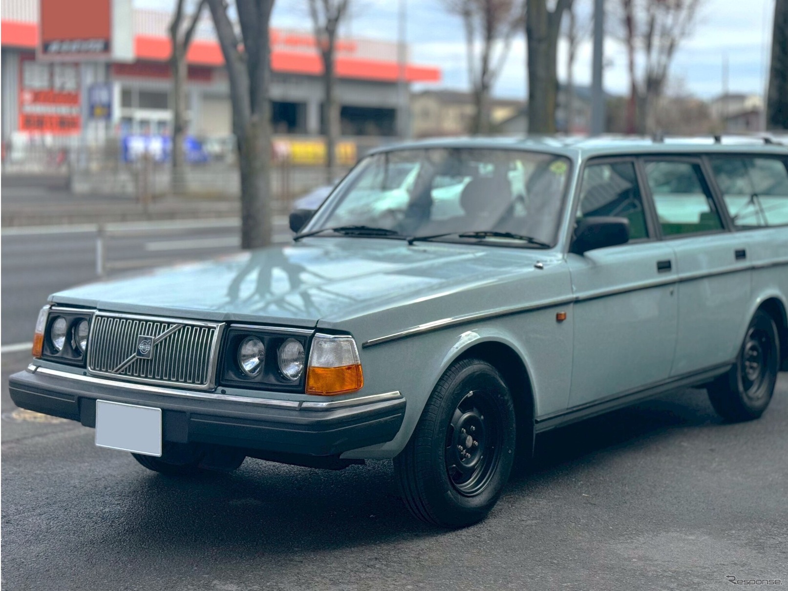 Doctor V превращает Volvo 240 в уникальные шедевры: кастом под любой вкус и встреча единомышленников