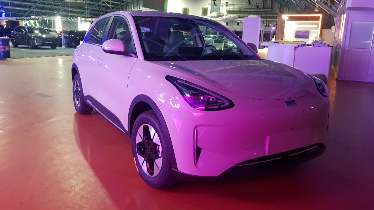 Электрохэтчбек Geely EX2 белорусской сборки дебютирует на «Моторшоу-2025» в Минске: первые фото