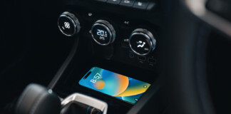 В ГАИ назвали лучшее место в авто для установки видеорегистратор и смартфона