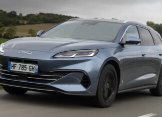 BYD Seal 6 бросает вызов Skoda Superb и BMW 3-й серии: гибридный седан и универсал дешевле конкурентов на 1,5 млн рублей